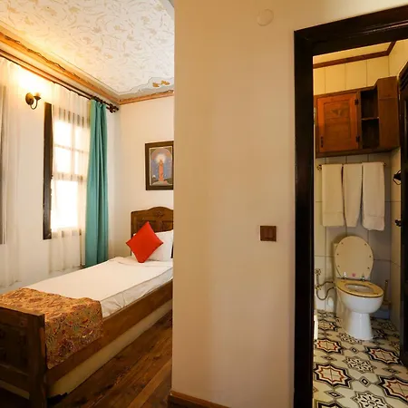 Hostel Old House Hotel&pub *