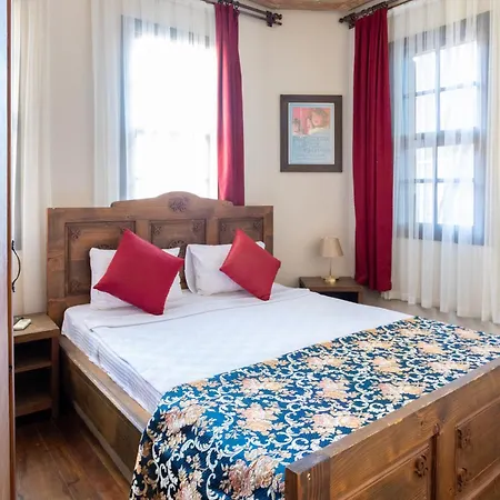 Hostal Old House Hotel&pub *