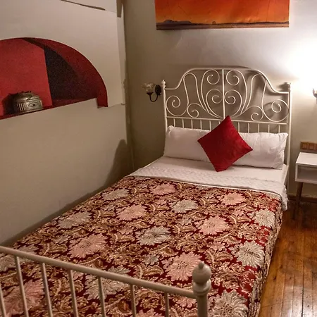 Vandrarhem Old House Hotel&pub Antalya